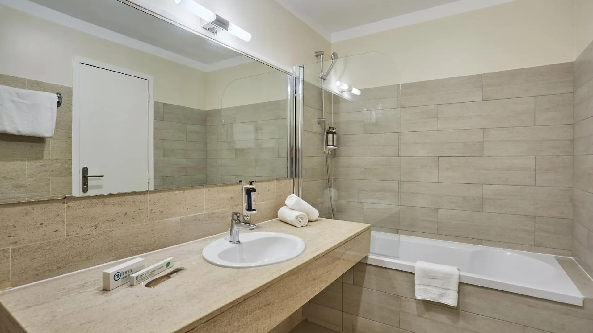 Hotel Beauquartier Montmartre Paris