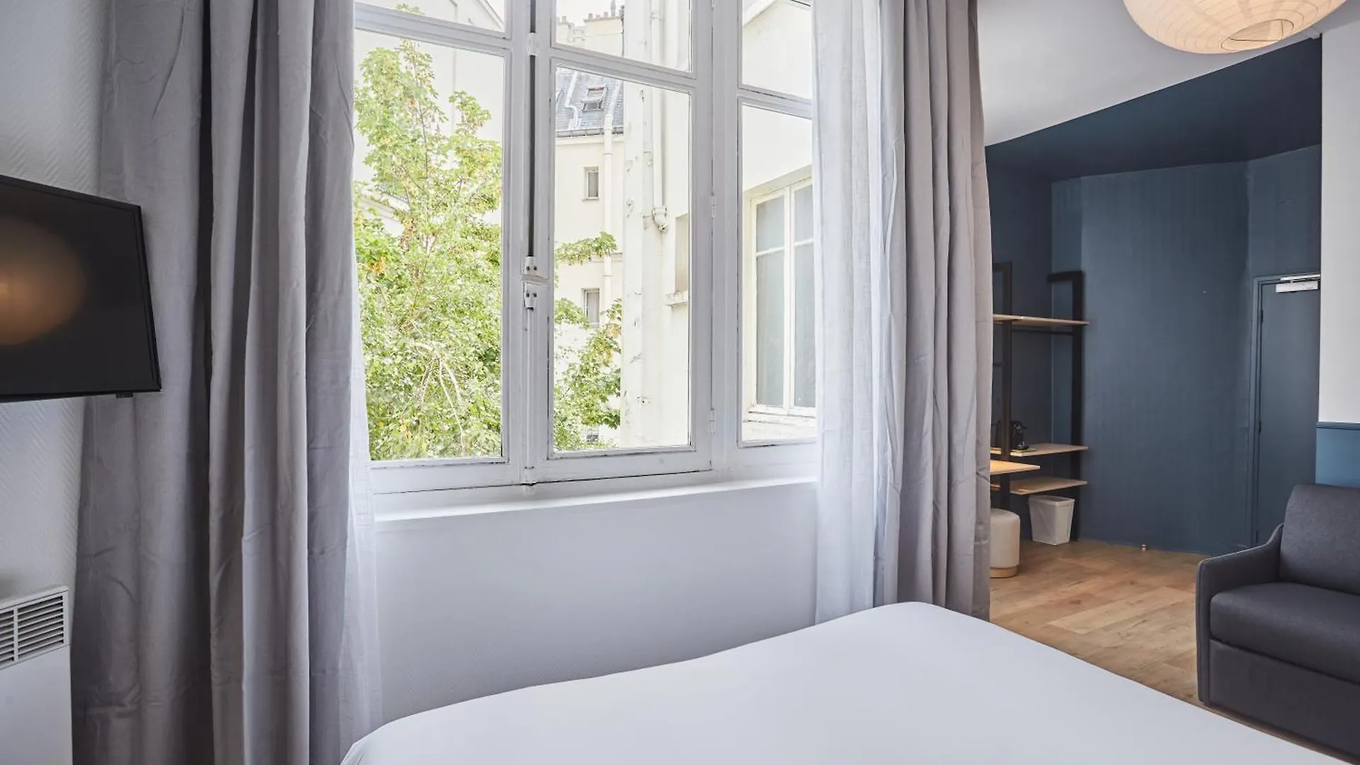 ***  Hotel Beauquartier Montmartre Paris France