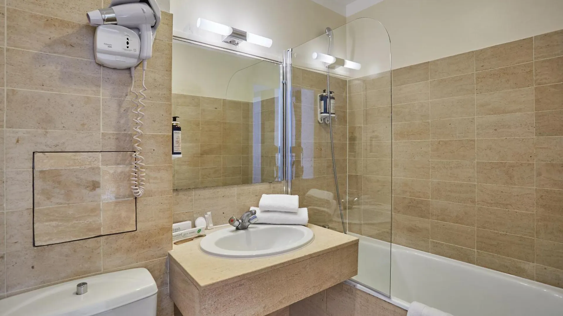 Hotel Beauquartier Montmartre Paris